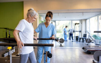 How Physical Therapy Helps Seniors Recover from Hip or Knee Replacements