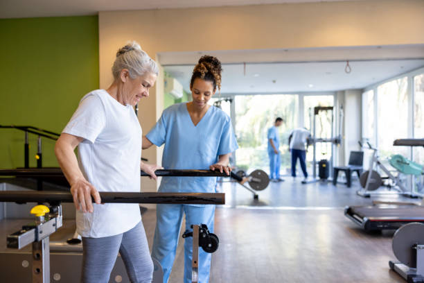 How Physical Therapy Helps Seniors Recover from Hip or Knee Replacements