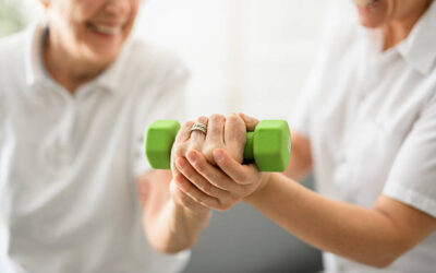 How Physical Therapy Supports Seniors With Chronic Knee Pain